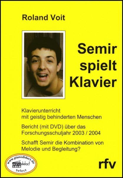 Semir spielt Klavier